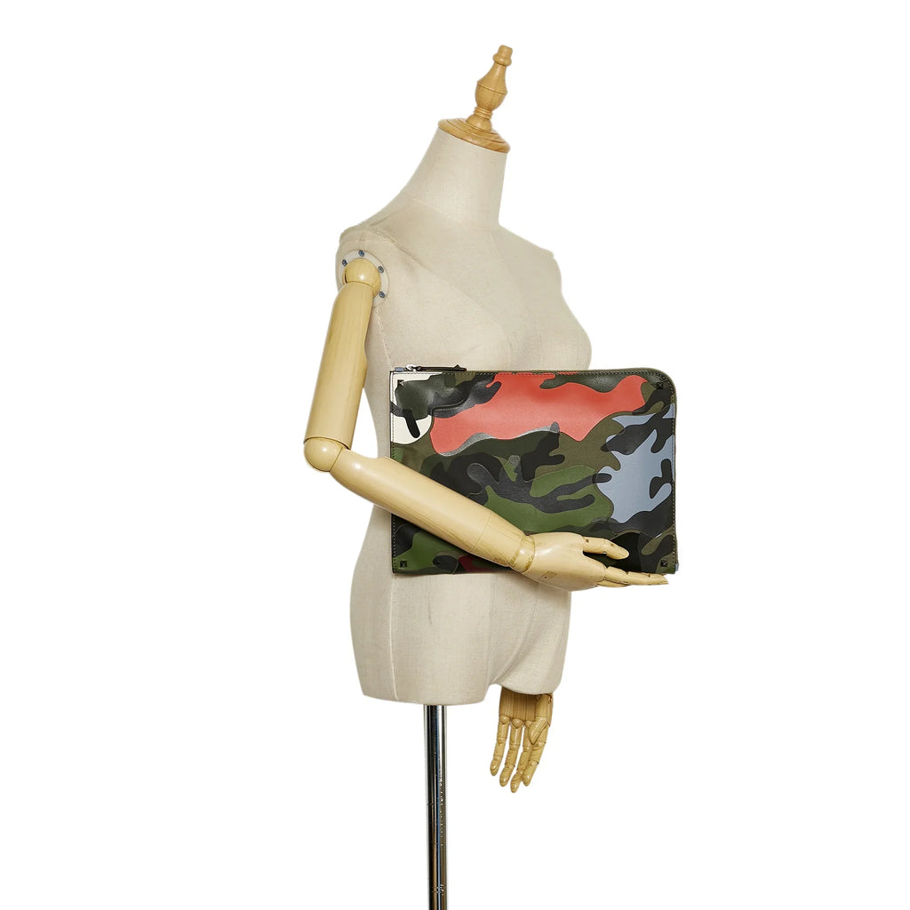 Pre-Owned Authenticated Valentino Camouflage and Leather Clutch Bag Canvas Fabric Green WristletBag Unisex (Good)